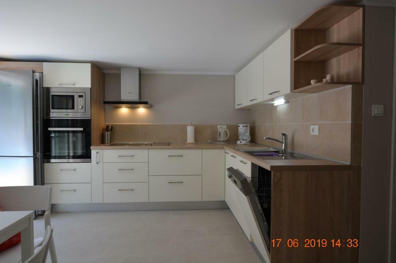 Sealodge - Luxe Villa, Private Pool, Mooring, Parking, Sea & Mountain View, At 150 M From Idyllic Private Beach Rogač Εξωτερικό φωτογραφία